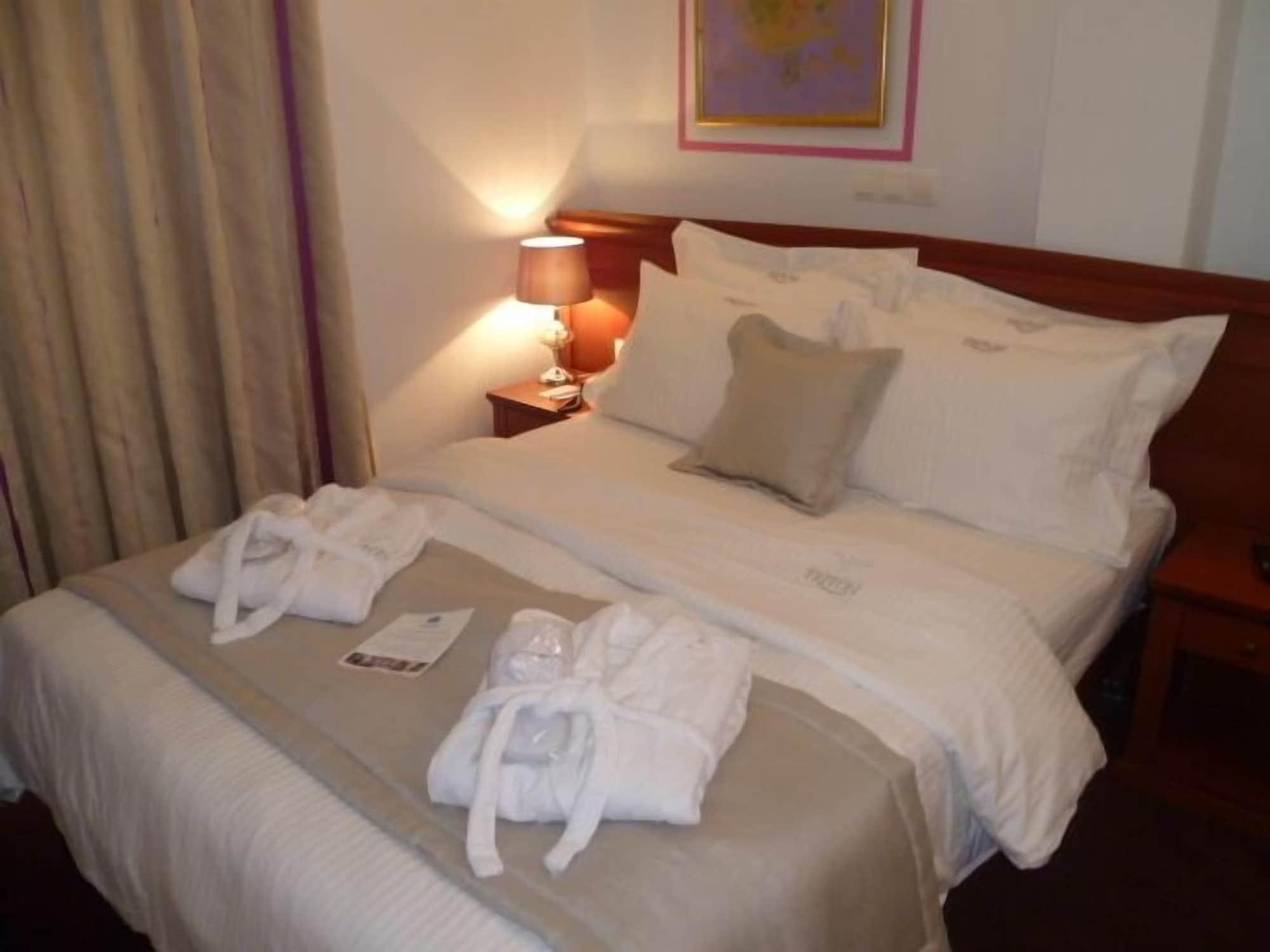 Triton Hotel Piraeus Exterior photo